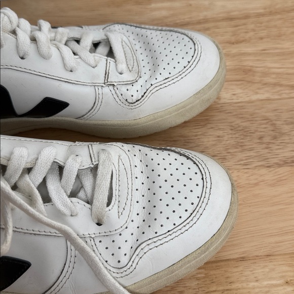 Veja White Black Casual Sneakers - Picture 7 of 16